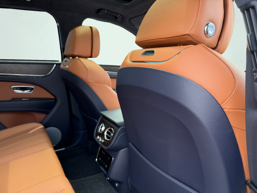 Used 2023 Bentley Bentayga AWD/4WD image 59