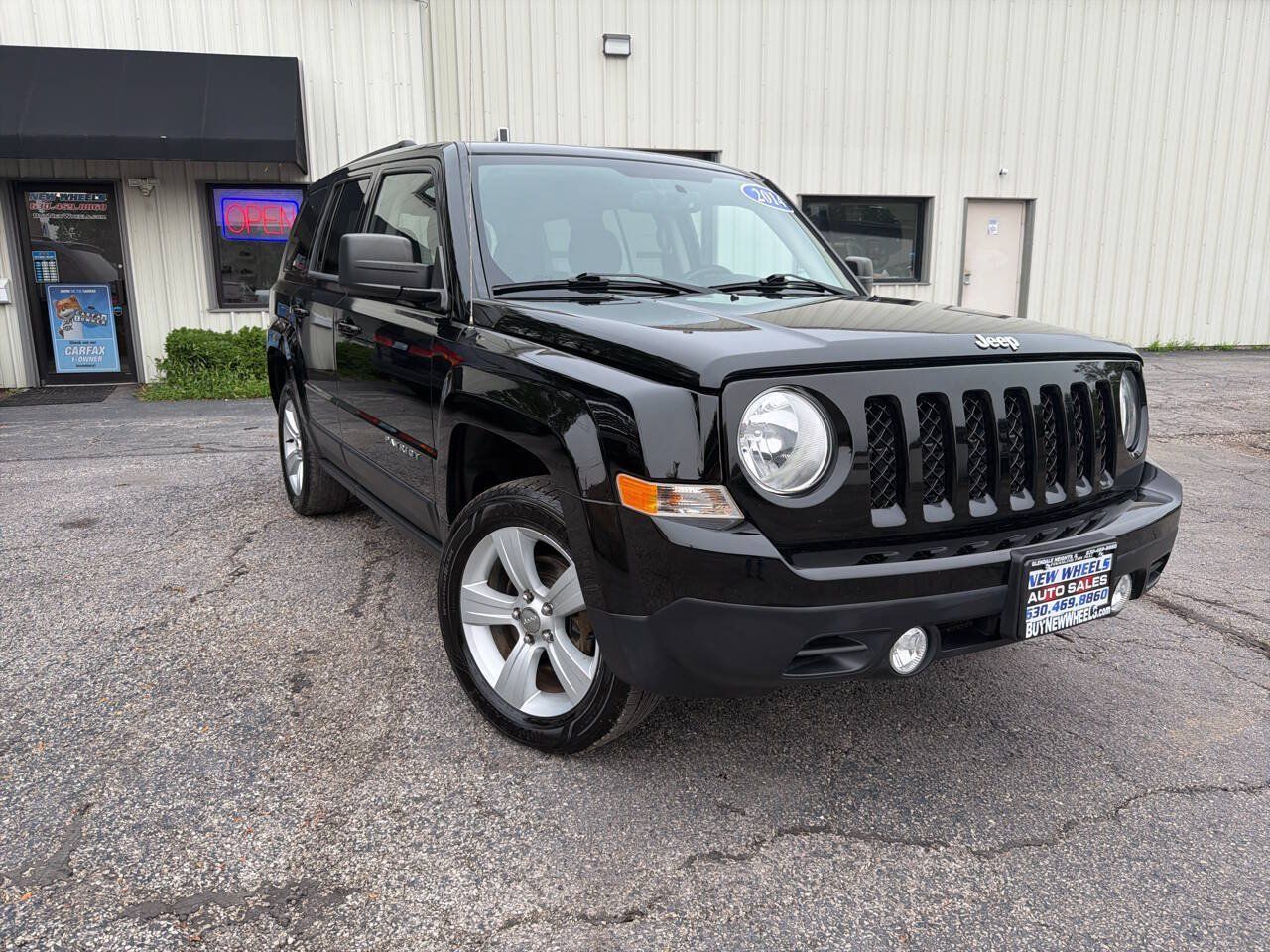 Used 2014 Jeep Patriot Latitude AWD/4WD image 8
