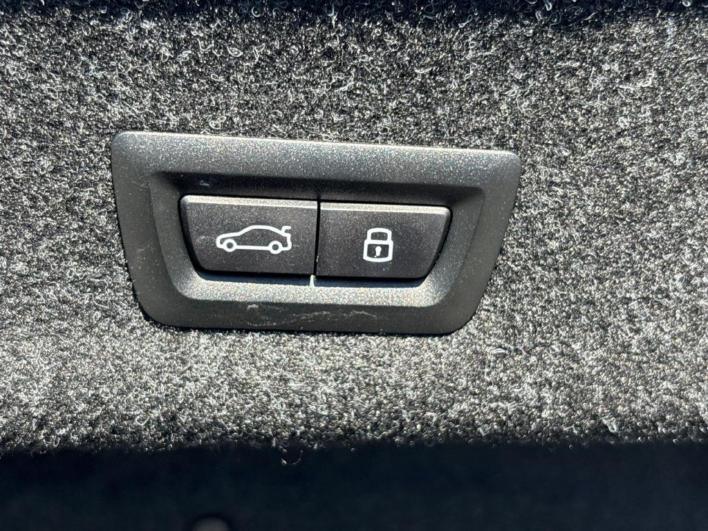 Used 2026 BMW 330i Sedan w/ Premium Package RWD image 10