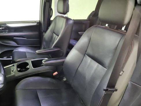 Used 2017 Dodge Grand Caravan GT image 9