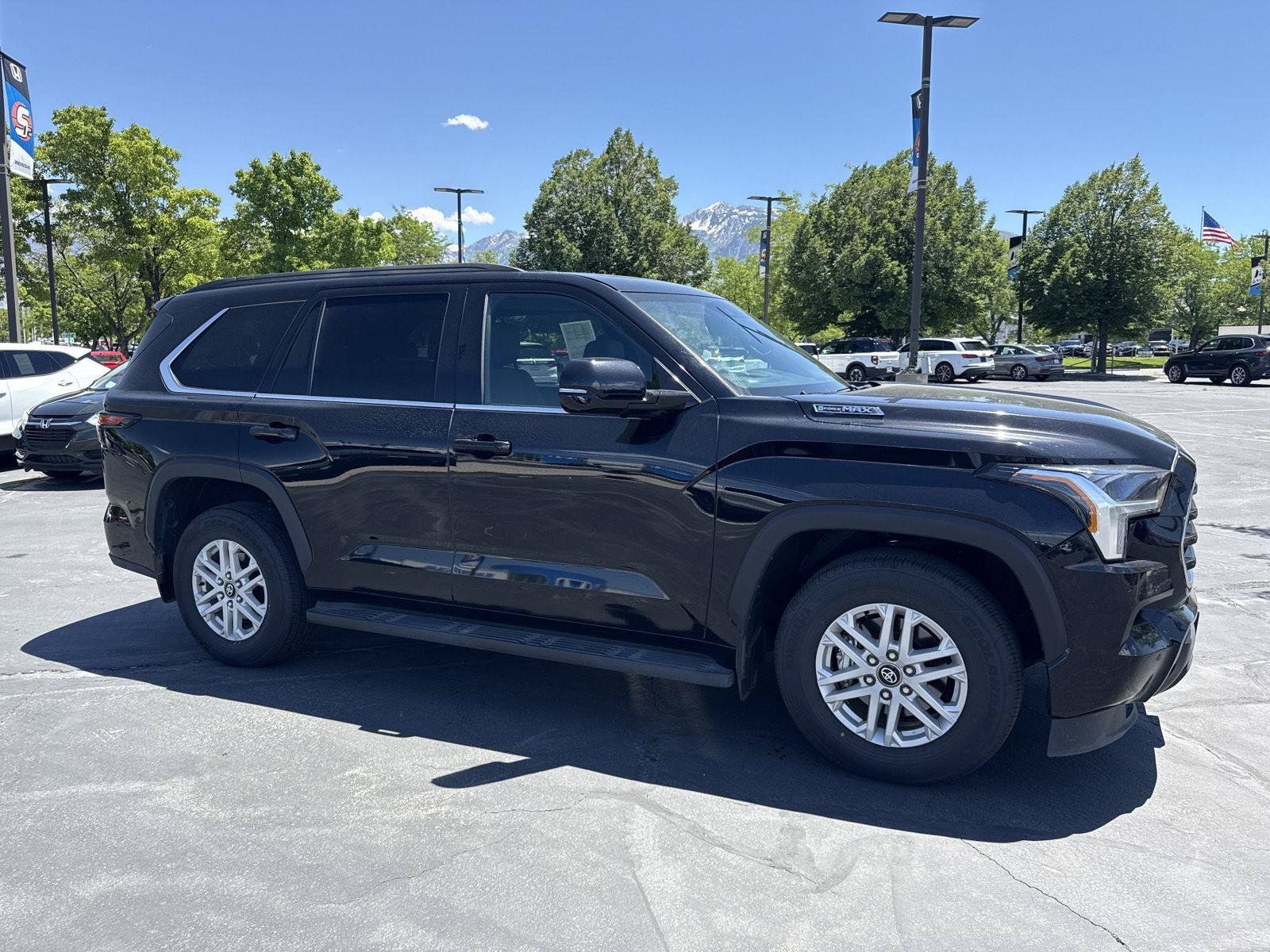 Used 2025 Toyota Sequoia SR5 AWD/4WD image 5