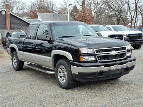 Used 2006 Chevrolet Silverado 1500 LT w/ Light Duty Power Package image 3