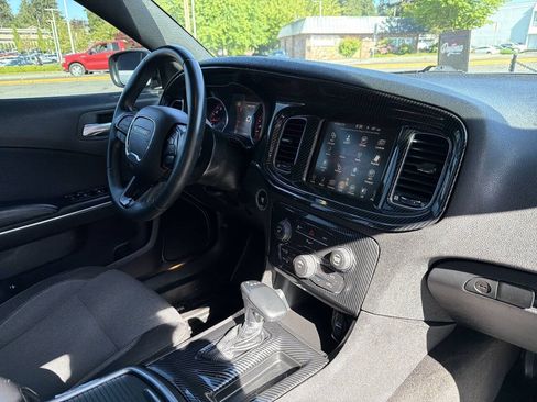 Used 2015 Dodge Charger SE w/ Sport Appearance Group RWD image 17