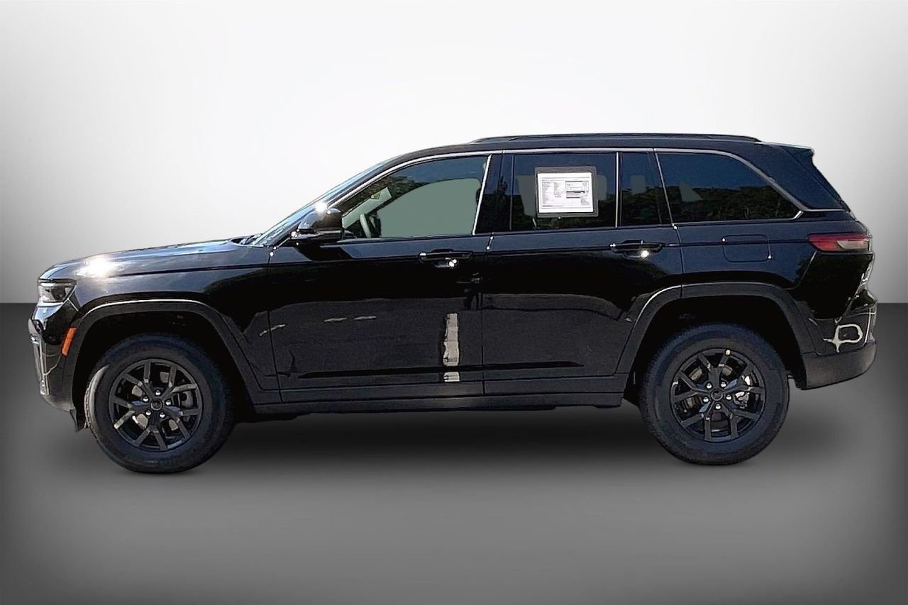 New 2027 Jeep Grand Cherokee Altitude AWD/4WD image 5
