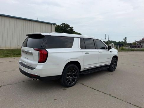 Used 2023 GMC Yukon XL Denali AWD/4WD image 3