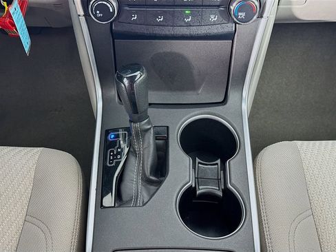 Used 2015 Toyota Camry LE image 35