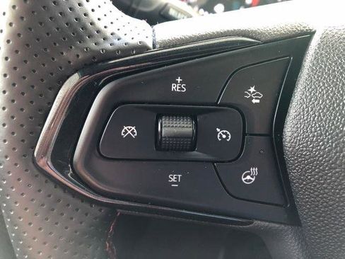 Used 2024 Chevrolet Trax RS w/ Sunroof Package FWD image 34
