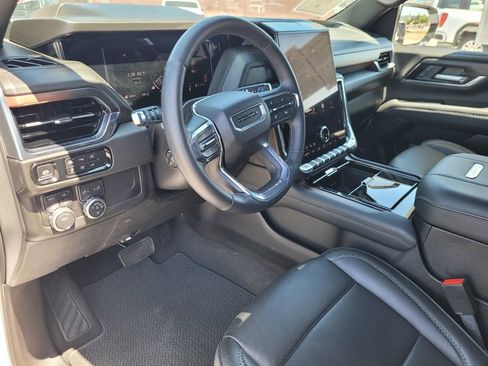 Used 2025 GMC Yukon XL Denali AWD/4WD image 15