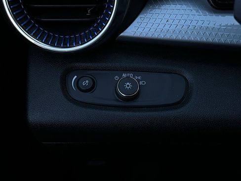 Used 2025 Chevrolet Trax LT image 20