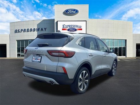 Used 2023 Ford Escape Platinum image 33