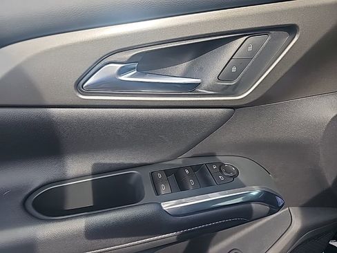 New 2026 Chevrolet Traverse LT image 14