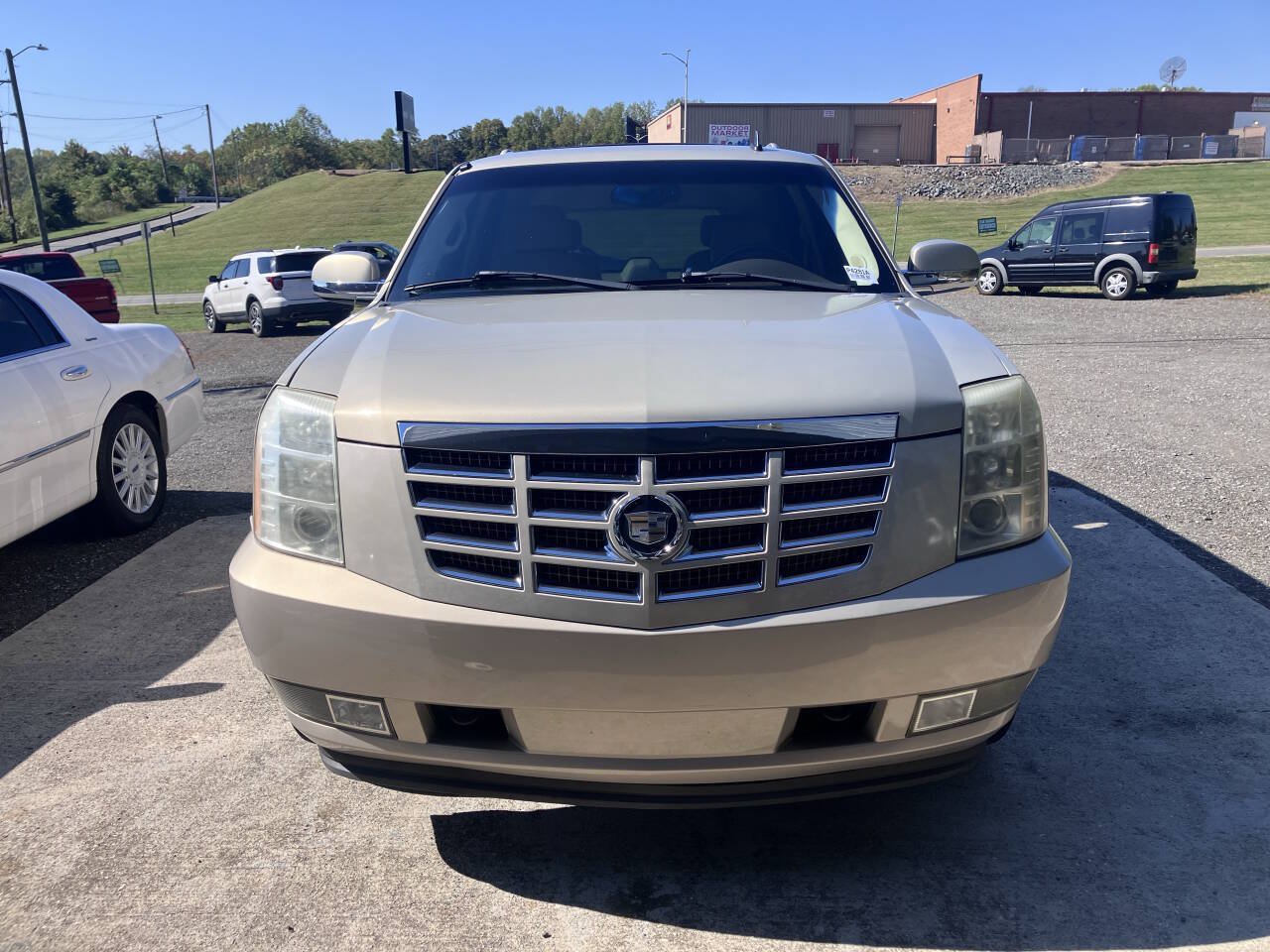 Used 2007 Cadillac Escalade AWD image 2
