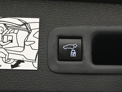 Certified 2024 Toyota Sienna XLE w/ XLE Plus Package image 32