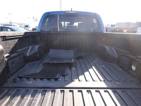 Used 2018 Toyota Tacoma TRD Off-Road image 9