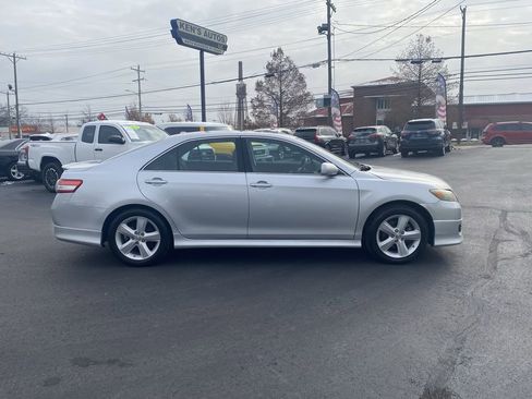 Used 2011 Toyota Camry SE w/ SE Extra-Value Pkg #1 image 4