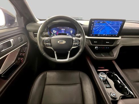 Used 2025 Ford Explorer Platinum w/ LUX Leather Package AWD/4WD image 6