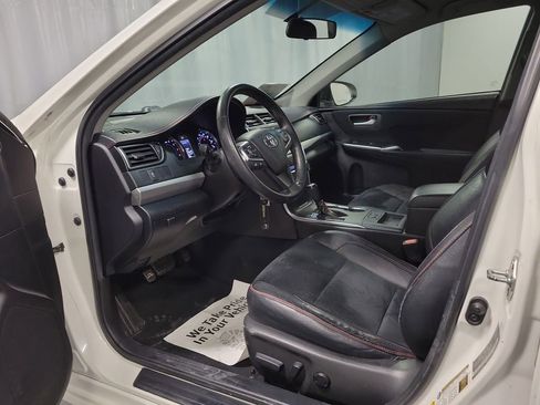 Used 2015 Toyota Camry XSE image 12