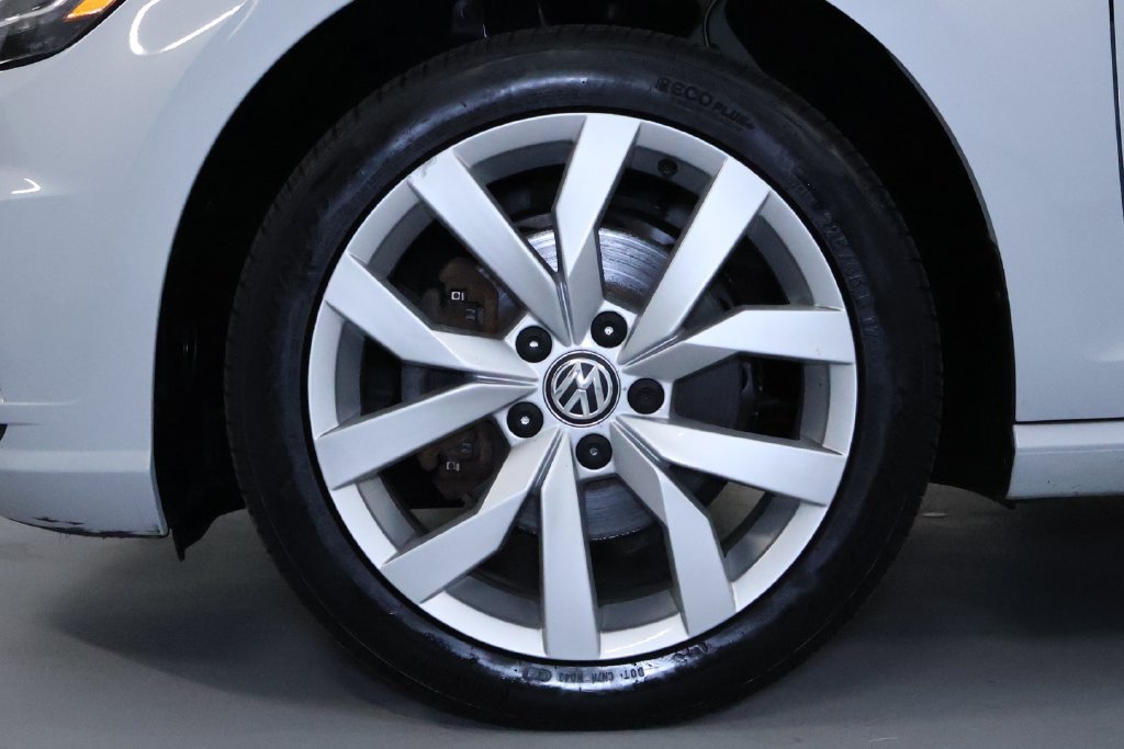Used 2019 Volkswagen Golf SE FWD image 33