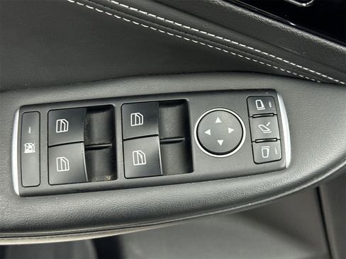 Used 2017 INFINITI QX30 Premium w/ Navigation Package image 18