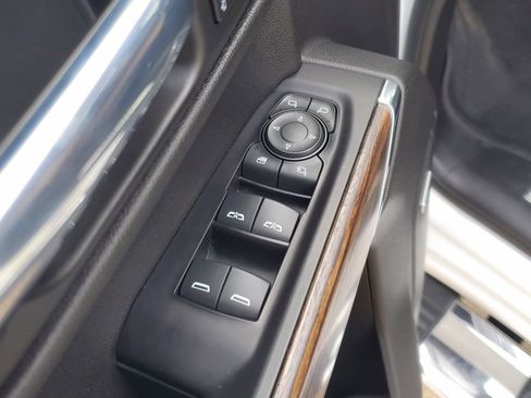 Used 2020 Chevrolet Silverado 1500 High Country w/ Technology Package image 18