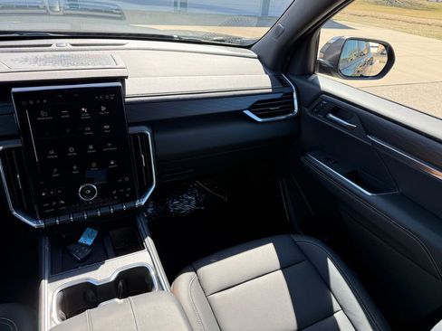 Used 2025 GMC Acadia Elevation w/ Elevation Premium Package image 26