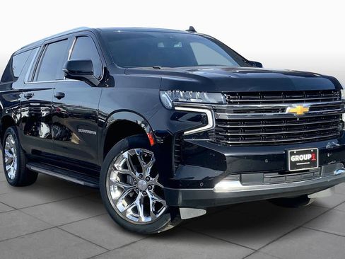 Used 2021 Chevrolet Suburban LT w/ LT Signature Package image 2