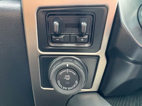 Used 2022 Ford F350 Platinum w/ Tremor Off-Road Package AWD/4WD image 25