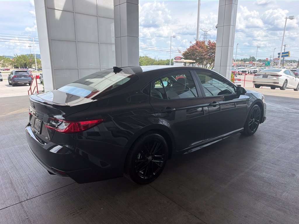 Used 2026 Toyota Camry SE FWD image 11