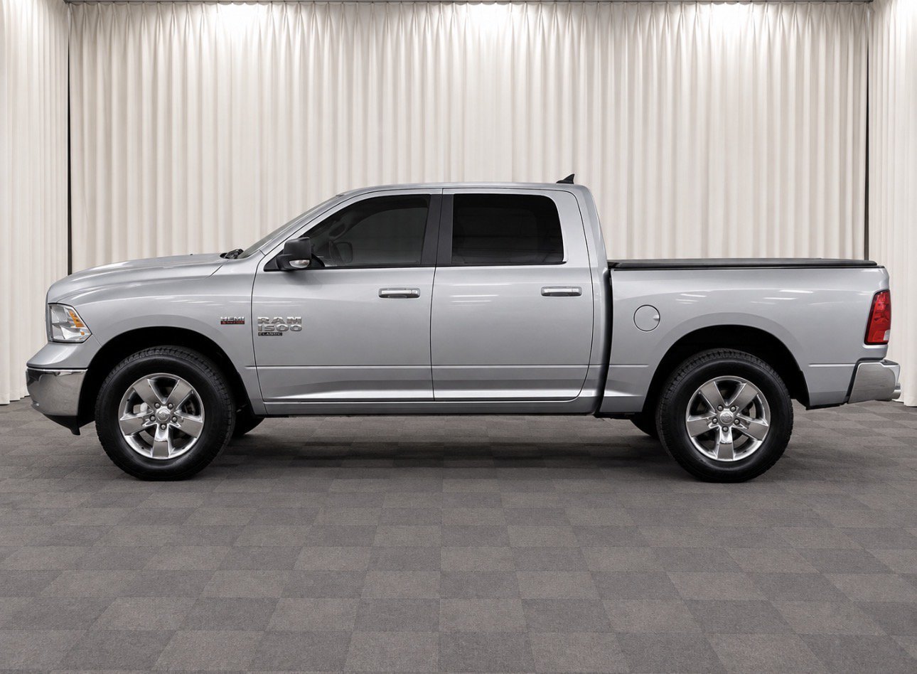 Used 2019 RAM 1500 Classic SLT w/ Luxury Group AWD/4WD image 7
