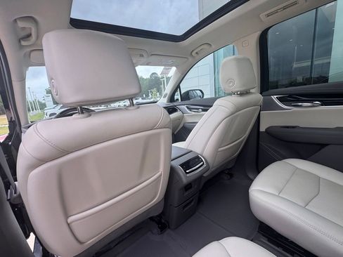 Used 2023 Cadillac XT6 Premium Luxury w/ Technology Package FWD image 18