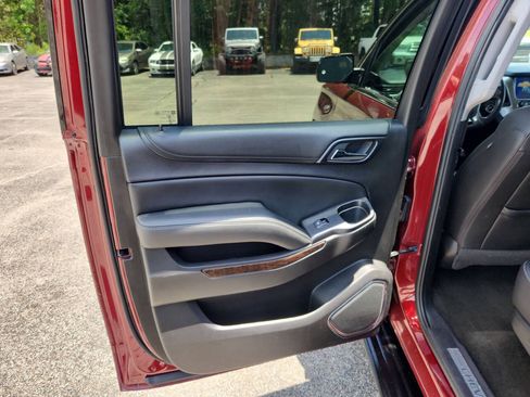 Used 2016 Chevrolet Suburban LT RWD image 16