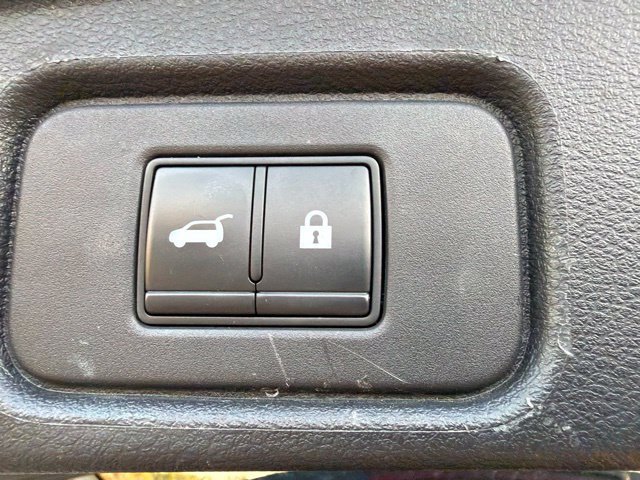 Used 2022 Nissan Pathfinder SL AWD/4WD image 11