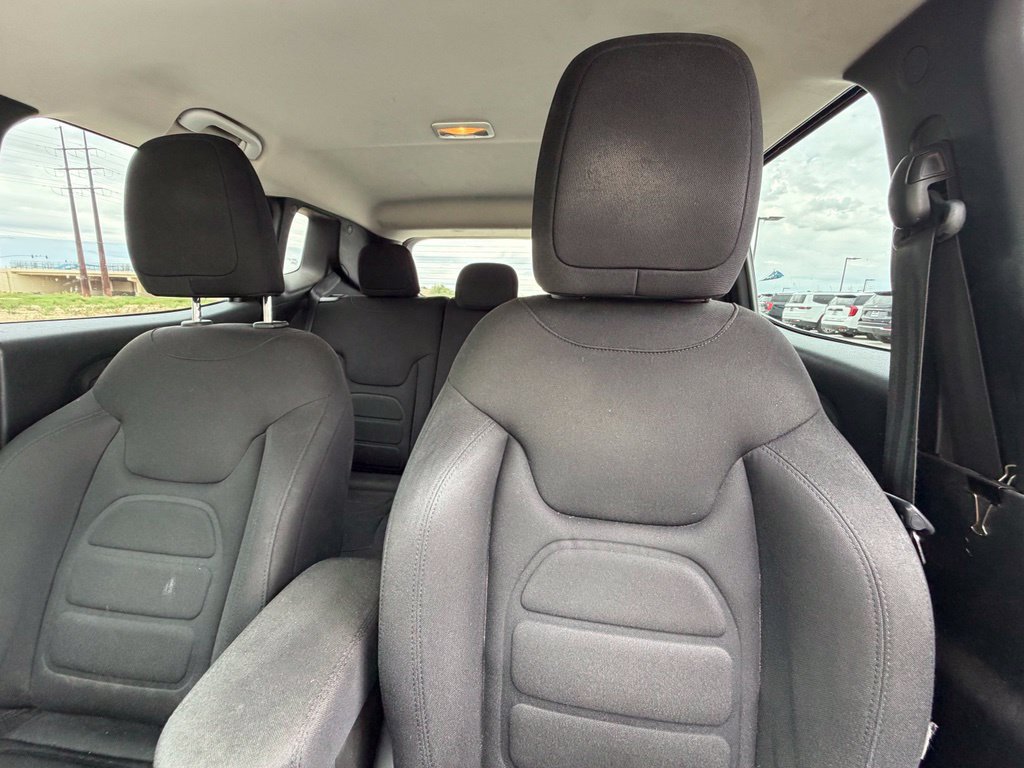 Used 2020 Jeep Renegade Latitude w/ Popular Equipment Group FWD image 19