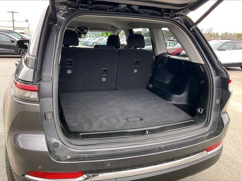 Used 2022 Jeep Grand Cherokee Laredo w/ Luxury Tech Group I image 34