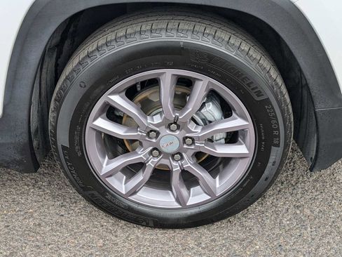 Used 2023 GMC Terrain SLT image 9