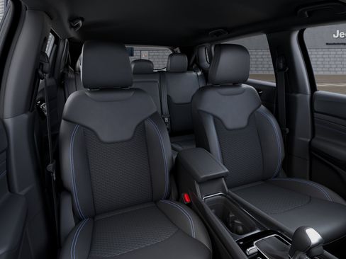 New 2026 Jeep Compass Latitude AWD/4WD image 32