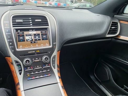 Used 2017 Lincoln MKX Reserve image 16