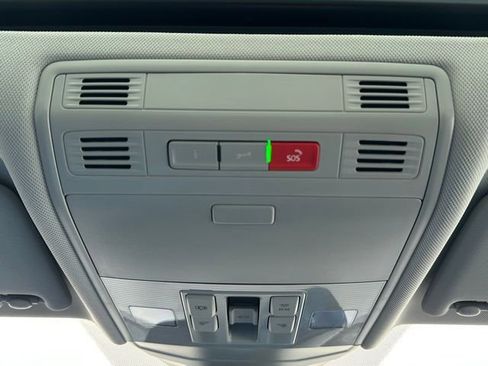 New 2026 Volkswagen Jetta SE FWD image 38