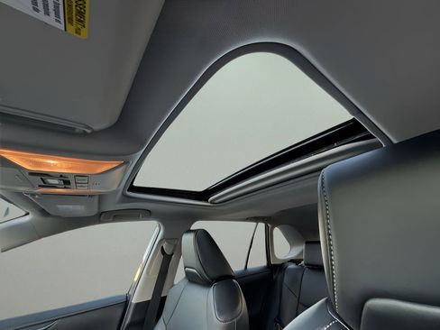 Used 2020 Toyota RAV4 Limited image 19