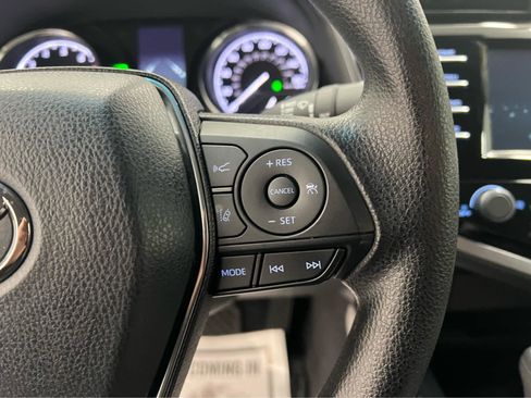 Used 2018 Toyota Camry LE image 19