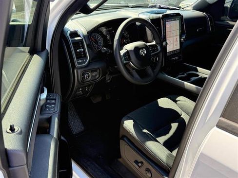 Used 2025 RAM 1500 Big Horn AWD/4WD image 9