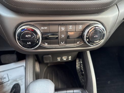 Used 2023 Chevrolet TrailBlazer LT w/ Convenience Package AWD/4WD image 25