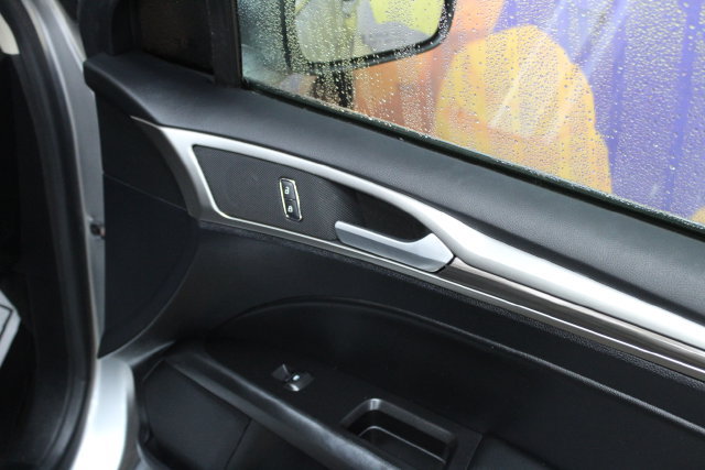Used 2020 Ford Fusion SEL FWD image 11