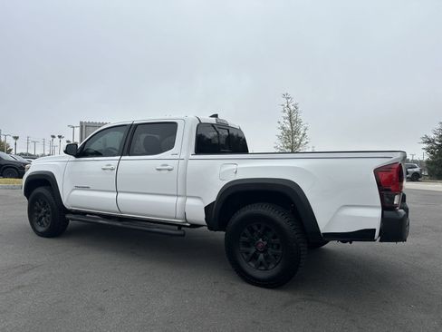 Used 2018 Toyota Tacoma SR5 image 4