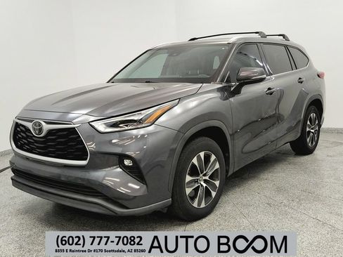 Used 2021 Toyota Highlander XLE FWD image 1