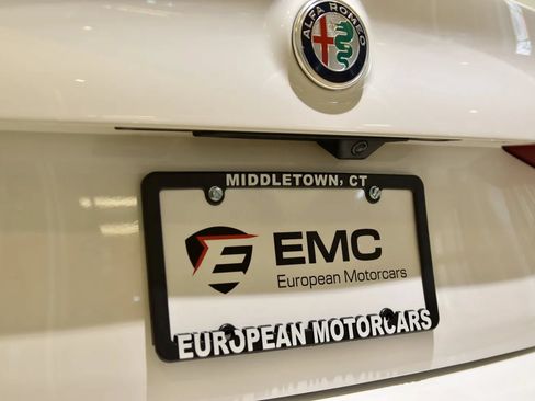 Used 2023 Alfa Romeo Giulia Veloce AWD/4WD image 10