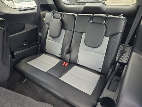 Used 2022 Ford Explorer XLT w/ Equipment Group 202A AWD/4WD image 11