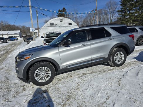 Used 2020 Ford Explorer XLT w/ Equipment Group 202A image 1