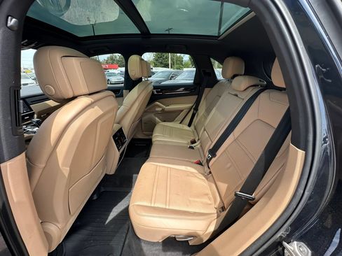 Used 2019 Porsche Cayenne AWD/4WD image 17