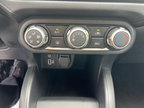 Used 2025 Nissan Versa S FWD image 29